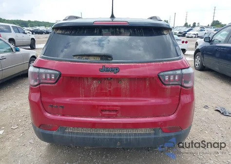 2018 Jeep Compass Altitude 4X4 z USA, uszkodzony, nr VIN 3C4NJDBB8JT304061